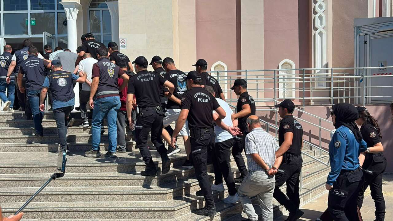 Kamyon Kasasında İnsan Kaçakçılığı Yapan Suç Örgütüne Operasyon: Göçmenlerden Kişi Başı 3 Bin ile 10 Bin Dolar Almışlar 5